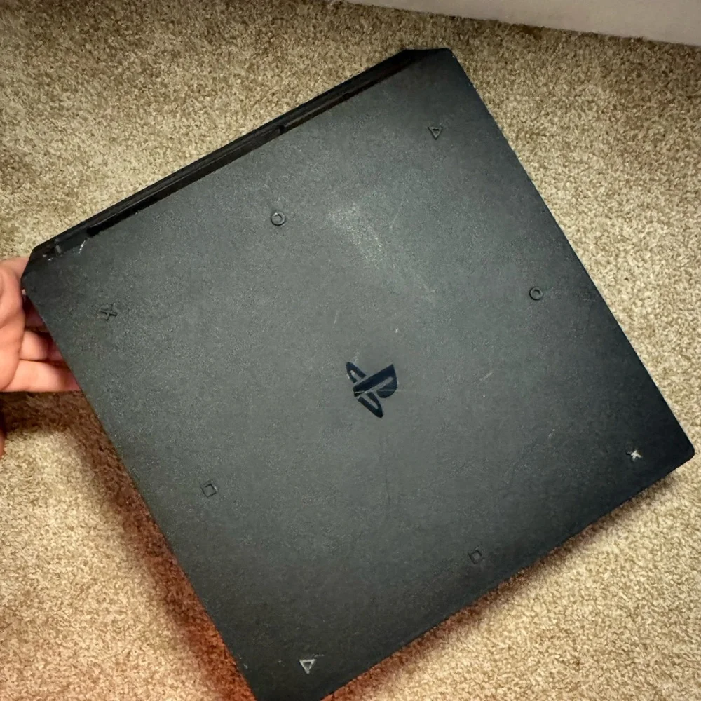 Sony PlayStation 4 pro disc edition 1TB comes with 4 game 1 controller
